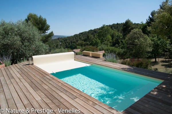 Nature et Prestige, constructeur de piscine et paysagiste sur Aix en Provence et Pertuis, réalise votre piscine béton et l'intègre dans votre jardin